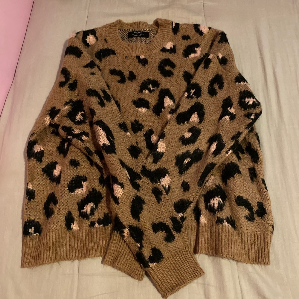 Leopard Print Sweater. - Picture 2 of 5